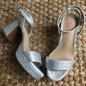 GB Girls Dillard’s Ellie Rhinestone Platform. Silver. Size 2
